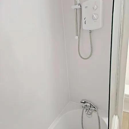 Comfy 3-bed In Redfield - Near Centre בריסטול