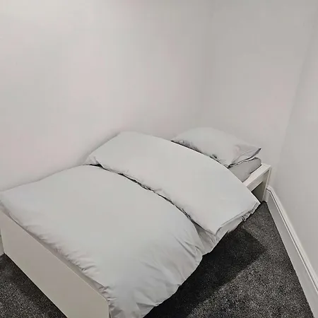 Apartment Comfy 3-bed In Redfield - Near Centre *