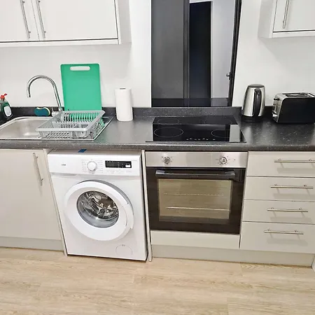 Comfy 3-bed In Redfield - Near Centre *