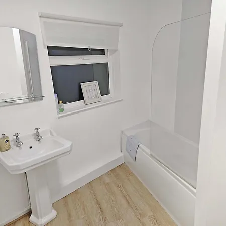 Comfy 3-bed In Redfield - Near Centre Bristol
