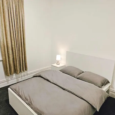 Comfy 3-bed In Redfield - Near Centre בריסטול